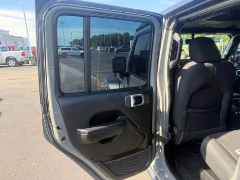 Used 2023 Jeep Wrangler Unlimited w/ Cold Weather Group AWD/4WD image 38