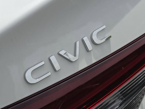 Used 2025 Honda Civic Sport image 13