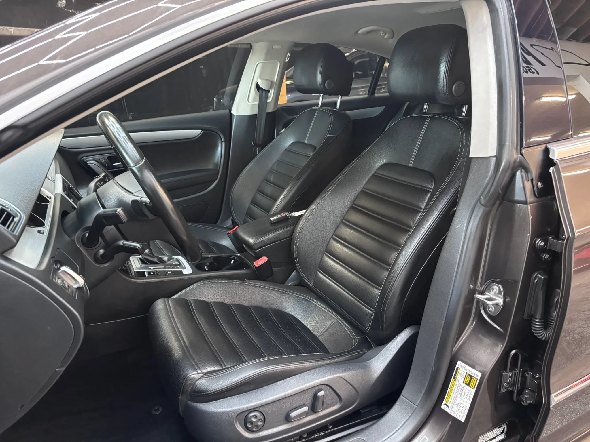 Used 2014 Volkswagen CC R-Line FWD image 8