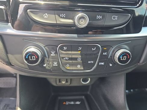 Used 2023 Chevrolet Traverse LT FWD image 26