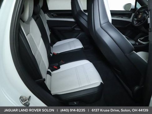 Used 2025 Porsche Cayenne GTS AWD/4WD image 31
