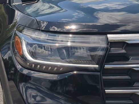 Used 2025 Ford Explorer Active RWD image 9