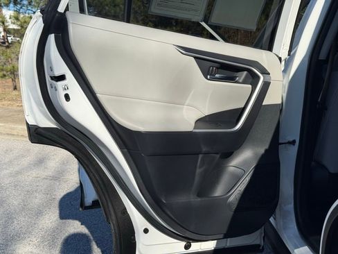 Used 2019 Toyota RAV4 XLE w/ Convenience Package image 30