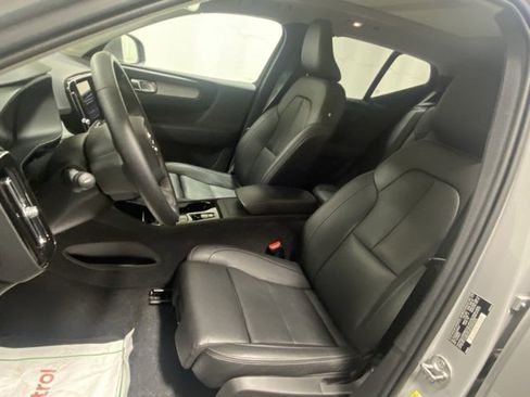 Certified 2025 Volvo XC40 B5 Plus image 11