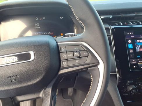 Used 2024 Jeep Grand Cherokee L Altitude AWD/4WD image 28