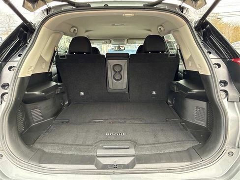 Used 2017 Nissan Rogue SV w/ SV Premium Package image 12