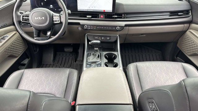 Used 2025 Kia Carnival SX FWD image 21