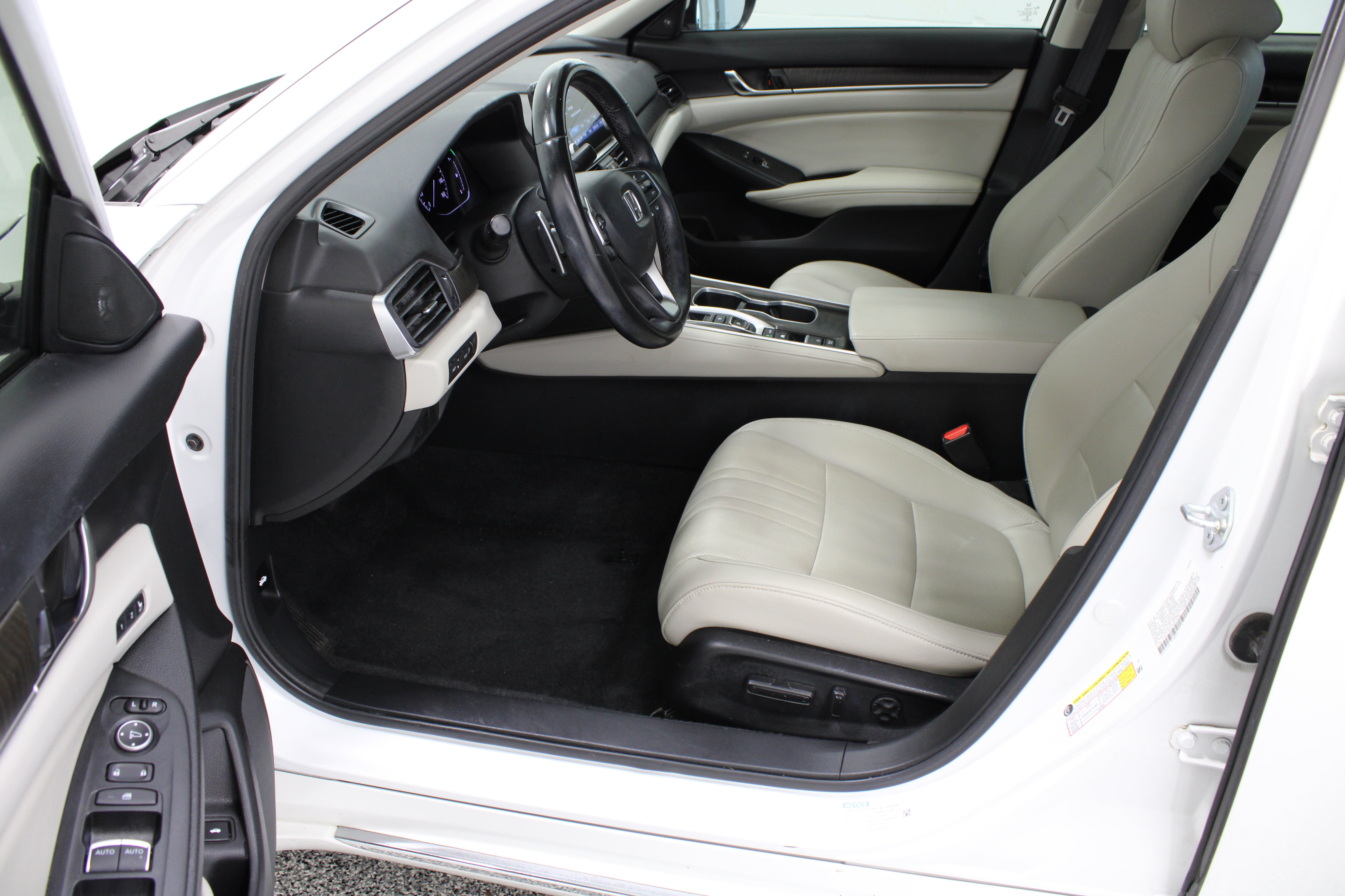 Used 2021 Honda Accord Touring image 14