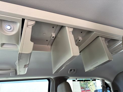 Used 2015 Chrysler Town & Country Touring w/ Driver Convenience Group FWD image 35