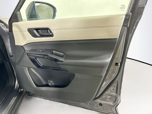 Used 2023 Nissan Pathfinder SV AWD/4WD image 32
