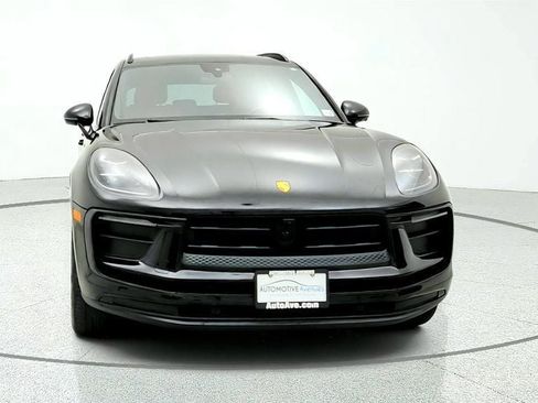 Used 2023 Porsche Macan AWD/4WD image 2