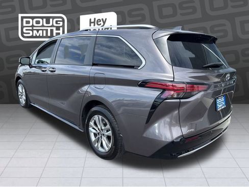 Used 2023 Toyota Sienna Limited AWD/4WD image 3