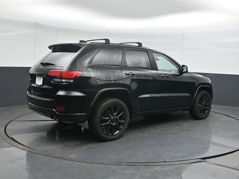 Used 2022 Jeep Grand Cherokee Laredo X image 3