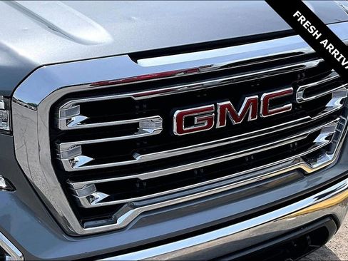 Used 2022 GMC Sierra 1500 SLT AWD/4WD image 32