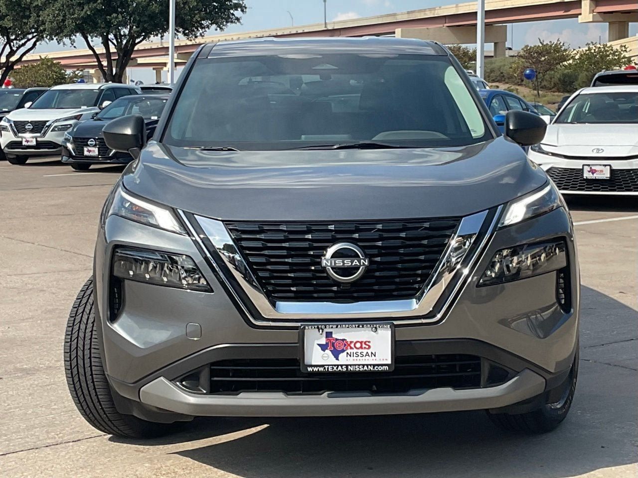 Used 2023 Nissan Rogue S FWD image 2
