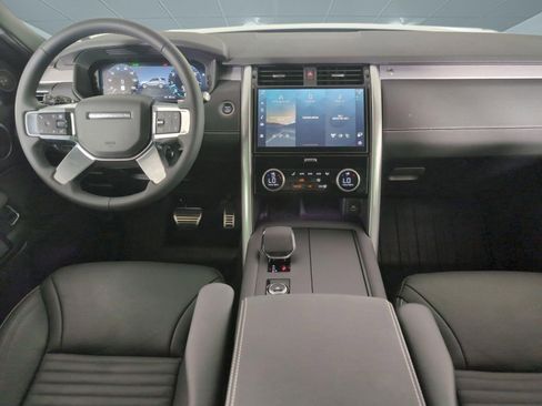 Certified 2025 Land Rover Discovery Dynamic SE image 12