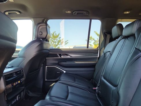 Used 2024 Jeep Wagoneer L Series II w/ Flexible Seating Group image 11