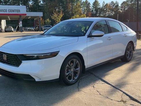 Used 2023 Honda Accord EX image 2