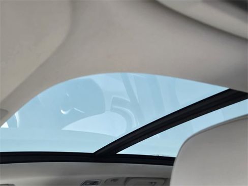 Used 2022 Volvo XC90 T6 Momentum w/ Climate Package image 17