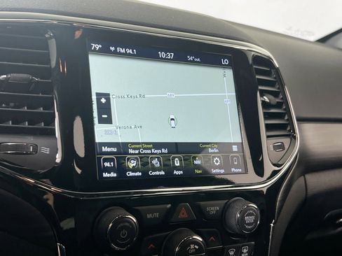 Used 2022 Jeep Grand Cherokee Laredo X image 13