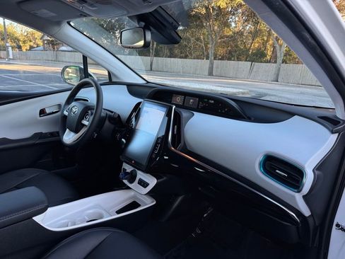 Used 2017 Toyota Prius Prime Advanced image 27