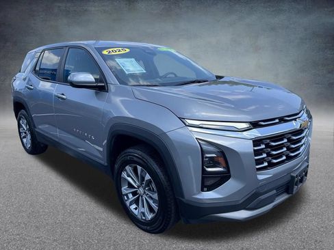 Used 2025 Chevrolet Equinox LT FWD image 4