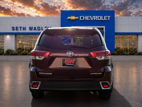 Used 2019 Toyota Highlander Limited w/ Carpet Mat Package (TMS) AWD/4WD image 6