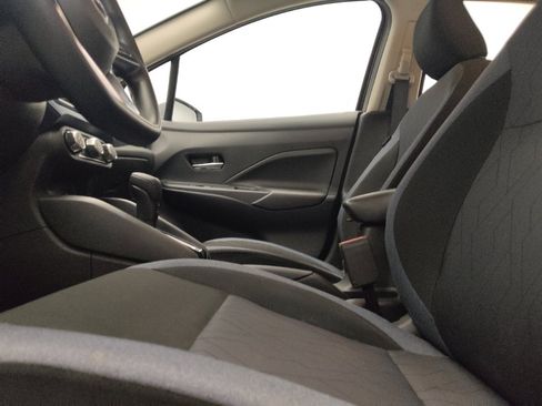 Used 2025 Nissan Versa SV FWD image 17