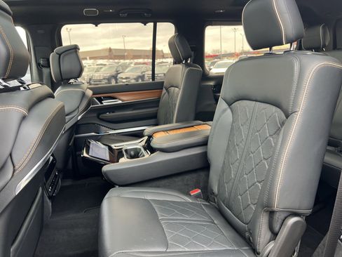 Used 2024 Jeep Grand Wagoneer Series III image 24