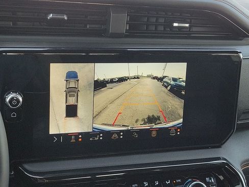 Used 2025 GMC Sierra 1500 AT4 w/ Technology Package AWD/4WD image 16