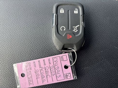 Used 2023 GMC Acadia SLE w/ Driver Convenience Package image 17