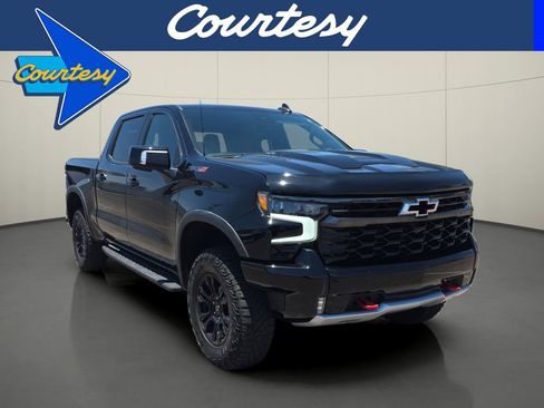 Used 2022 Chevrolet Silverado 1500 ZR2 w/ Technology Package AWD/4WD image 1
