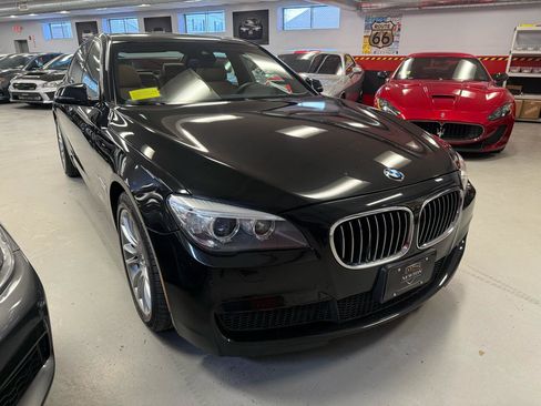 Used 2013 BMW 750i xDrive image 7