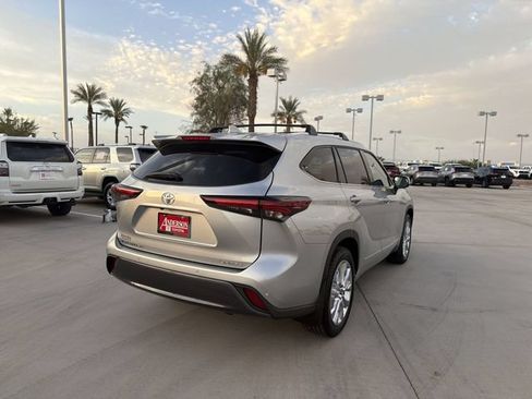 Certified 2025 Toyota Highlander Limited FWD image 5