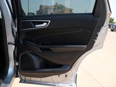 Used 2020 Ford Edge Titanium AWD/4WD image 8