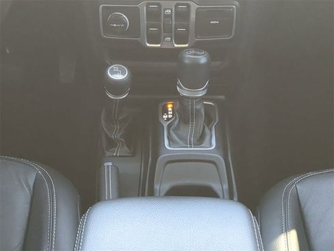 Used 2018 Jeep Wrangler Unlimited Sahara image 20