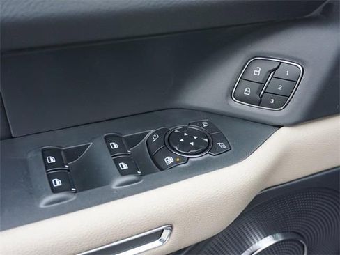 New 2024 Ford Expedition XLT image 21