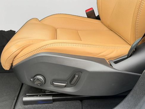 Certified 2025 Volvo XC60 T8 Ultra w/ Climate Package AWD/4WD image 17