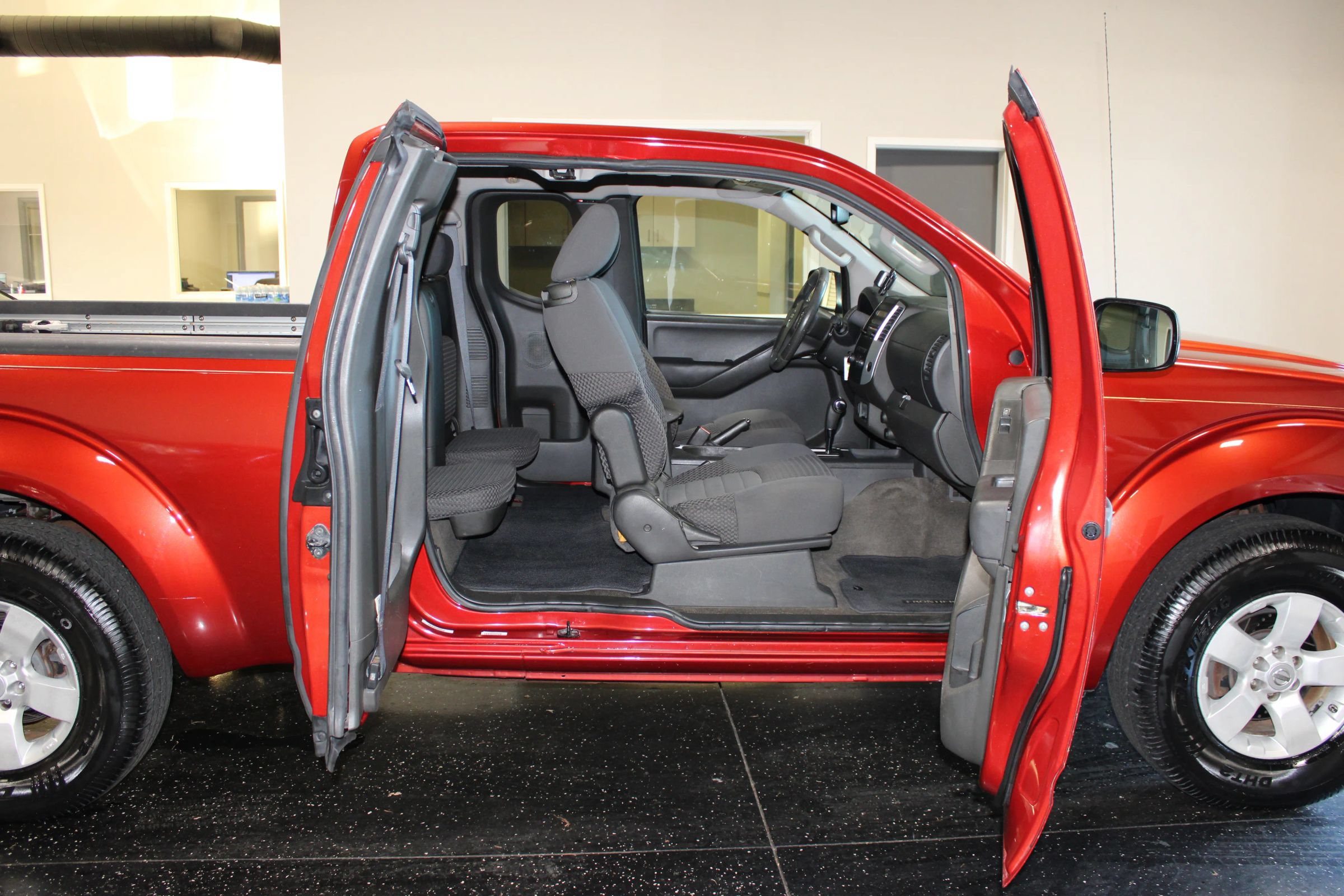 Used 2012 Nissan Frontier SV w/ SV Premium Utility Pkg RWD image 29