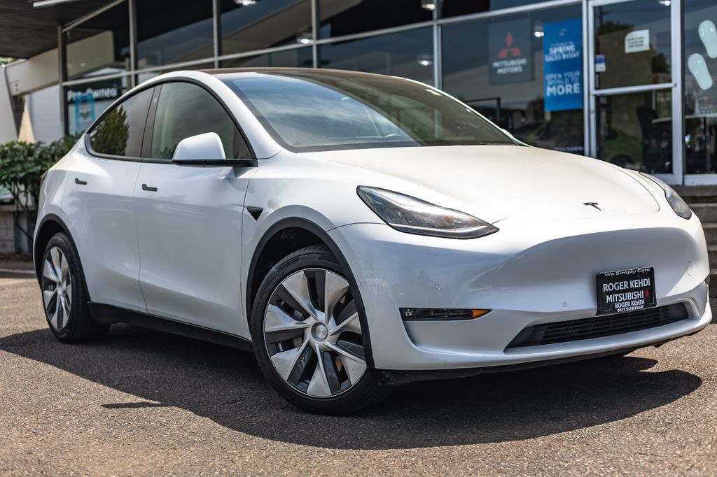 Used 2021 Tesla Model Y Long Range AWD/4WD image 1