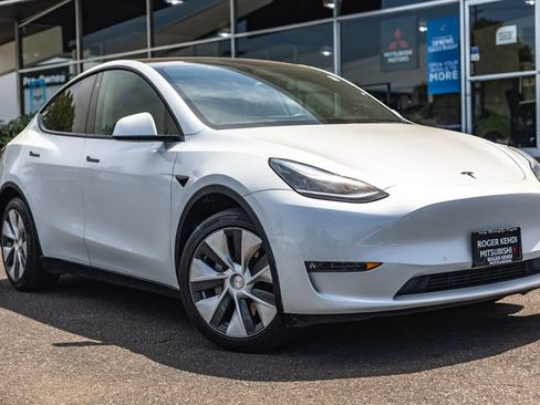 Used 2021 Tesla Model Y Long Range AWD/4WD image 1