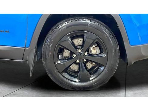 Used 2018 Jeep Cherokee Sport image 19