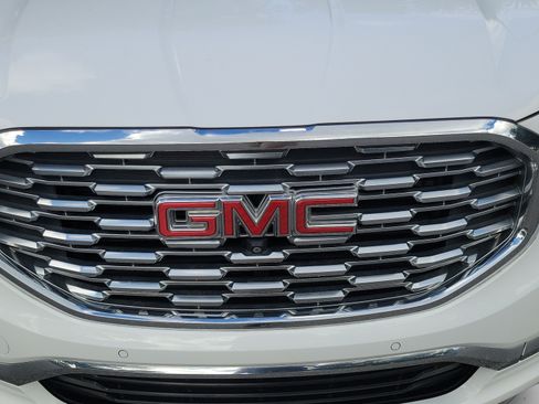 Used 2019 GMC Terrain Denali w/ Advanced Safety Package AWD/4WD image 9