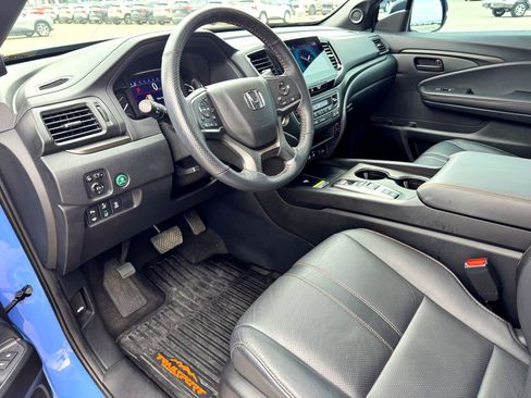 Used 2025 Honda Passport TrailSport image 12