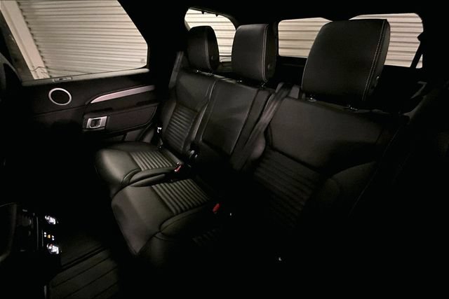 Certified 2025 Land Rover Discovery Dynamic SE AWD/4WD image 17