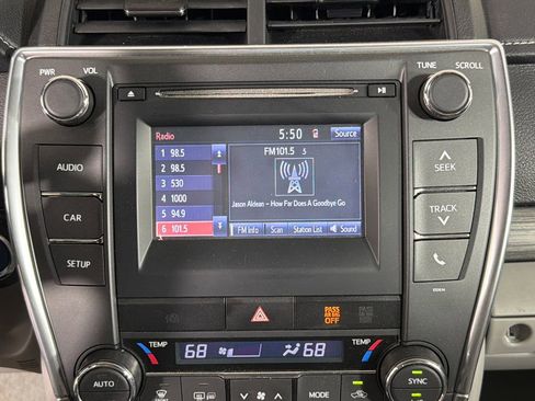 Used 2017 Toyota Camry LE image 28