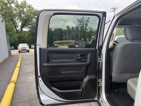 Used 2018 RAM 2500 Tradesman w/ Chrome Appearance Group AWD/4WD image 16