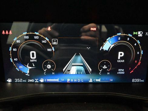 Used 2026 Chevrolet Colorado Z71 w/ Technology Package AWD/4WD image 10