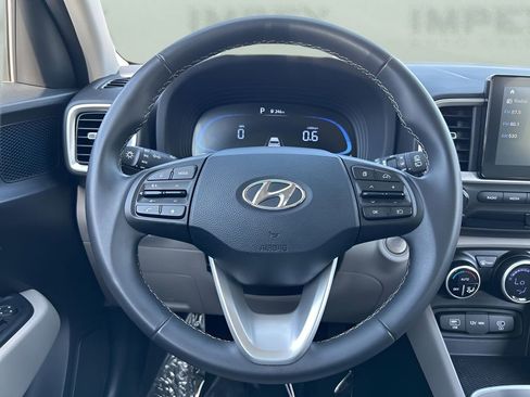Used 2025 Hyundai Venue SEL FWD image 13
