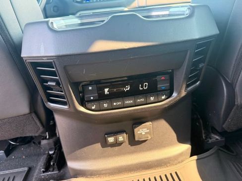 Used 2025 Toyota Sequoia Platinum AWD/4WD image 32